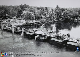 Jembatan Ponton menghubungkan antara Rumbai dan Senapelan pada tahun 1959